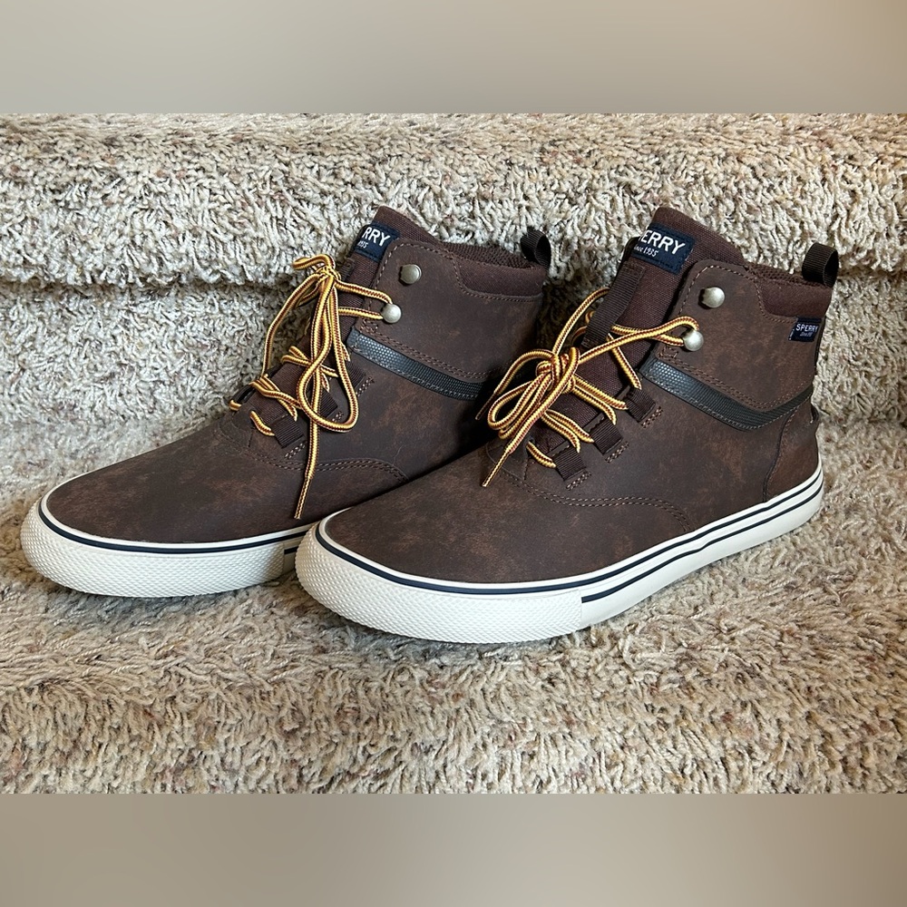 NWOT Men's Sperry, Striper Storm Waterproof Boots. Brown/Tan Size 10.